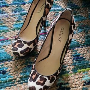 GUESS Farren Leopard Cheetah Calf Hair Classy Pumps Heels Dress Shoes, Size 8